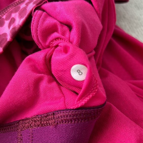 Lululemon tank with attached bra size 8 - Picture 3 of 3